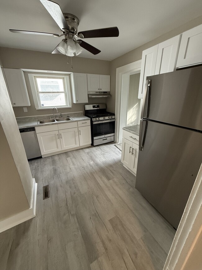 Building Photo - 1452 Honodle Ave