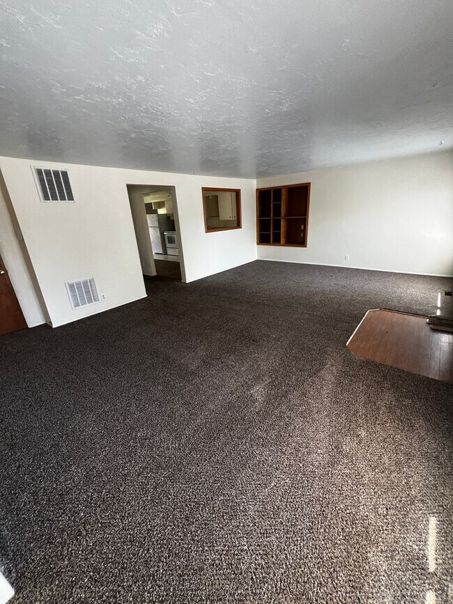 Foto del edificio - Great Property South of Town