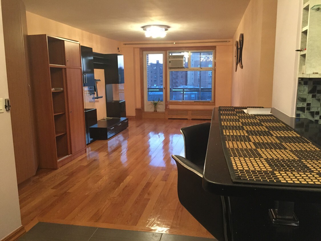 Foto principal - 97-37 63rd Rd