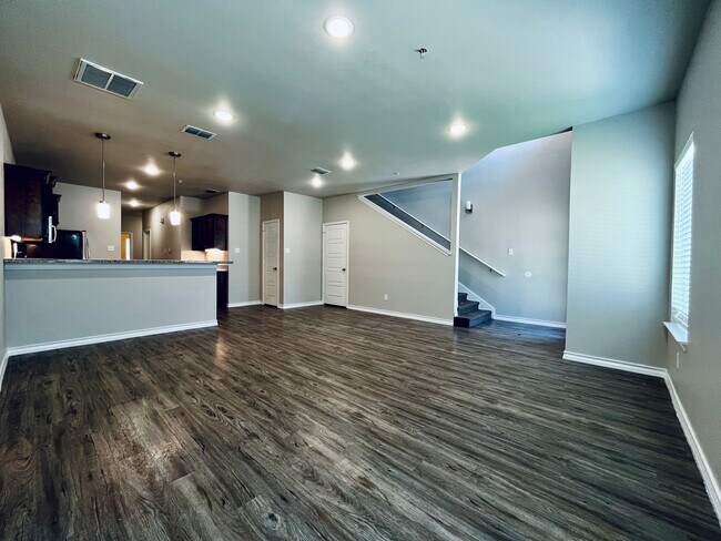 Foto del edificio - AUGUST MOVE-IN SPECIAL: 4 Private Suites • Walk to Texas Tech • Modern Finishes