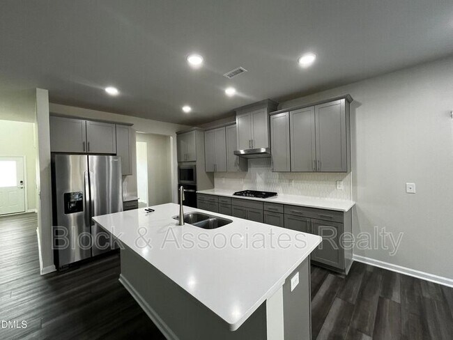 Building Photo - 937 Avonmore Dr