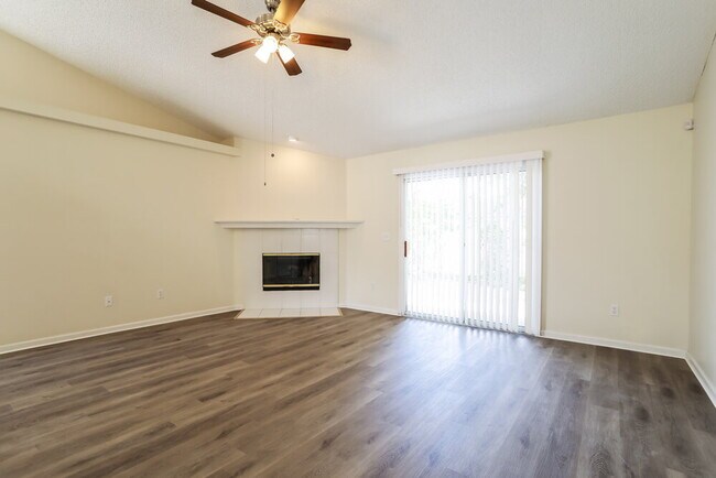 Building Photo - 3445 Shelley Dr