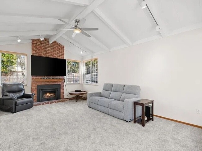 Building Photo - 138 Segre Pl