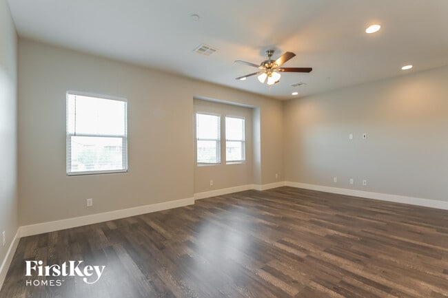 Foto del edificio - 868 N Water St