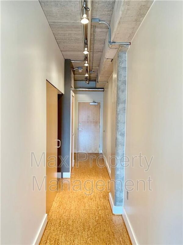 Building Photo - 309 E 5th St