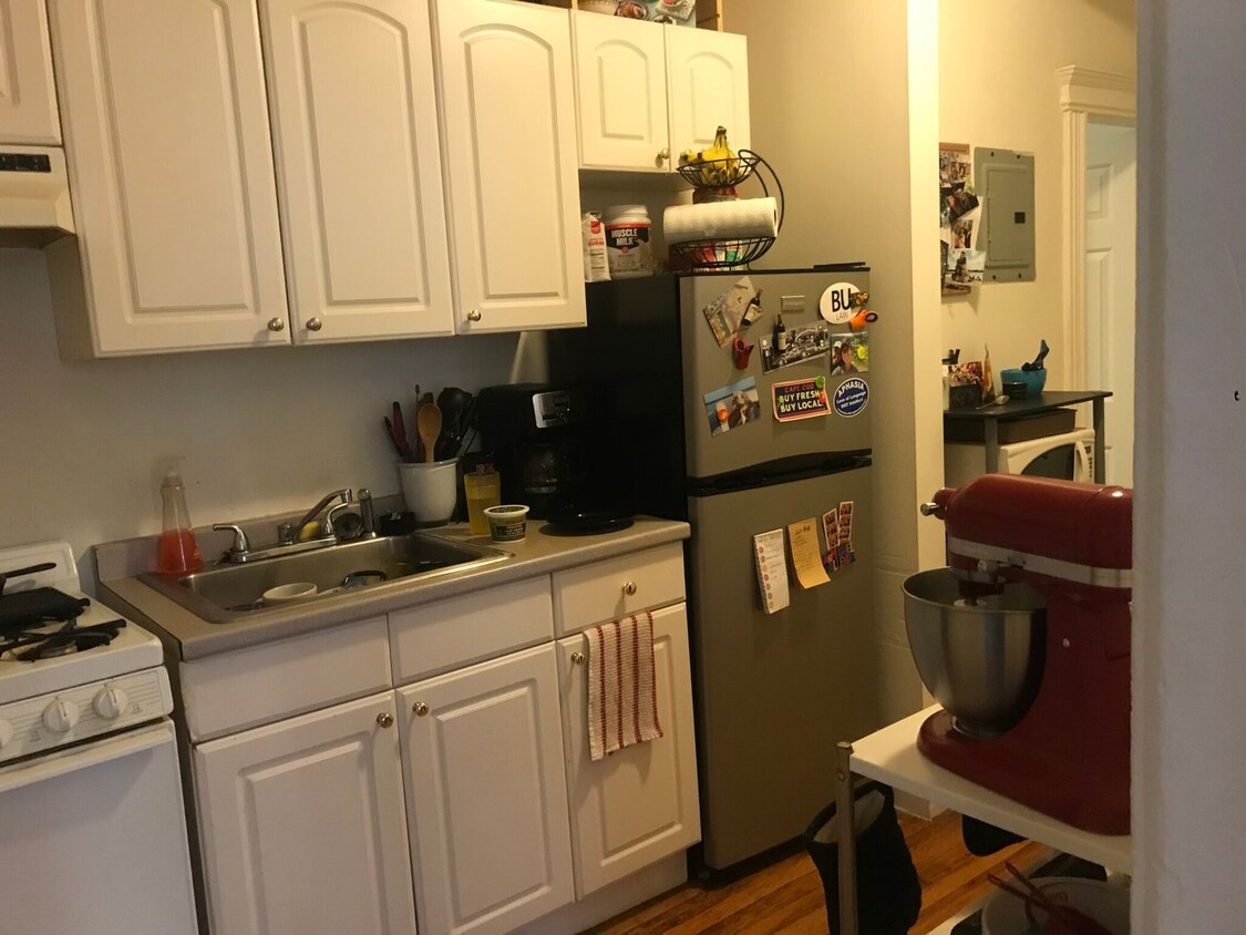 Foto principal - Nicely renovated 2 bed next to the Green L...