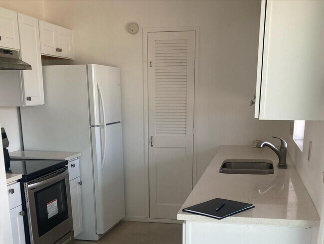 Foto del edificio - 2301 Saddleback Ave S