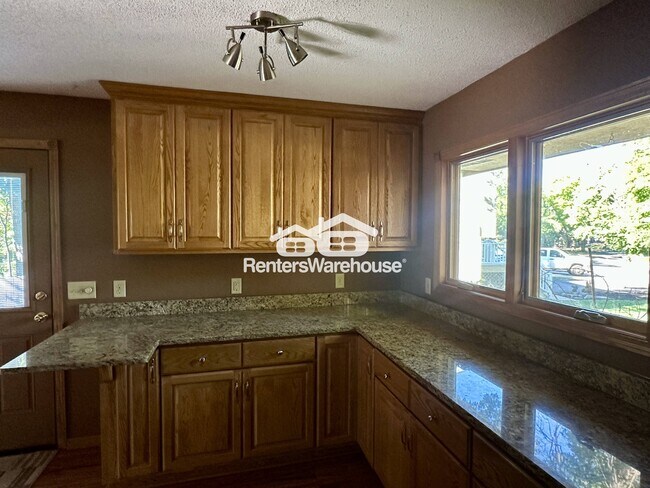 Foto del edificio - 4933 Crestview Rd