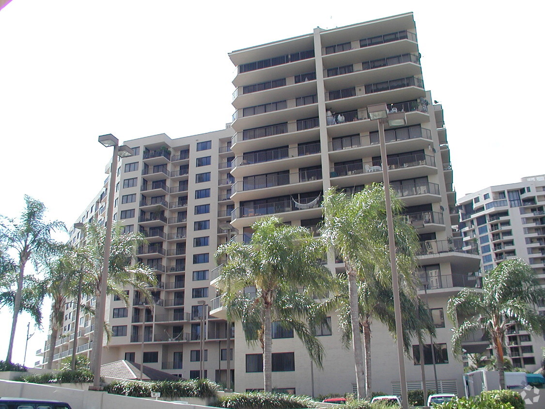 Building Photo - Brickell Key Two Condo