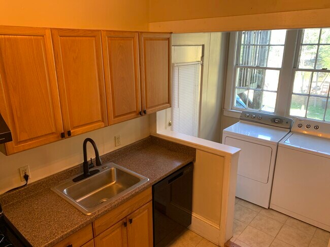 Lavadora/secadora de fácil acceso - 834 Briarcliff Rd NE