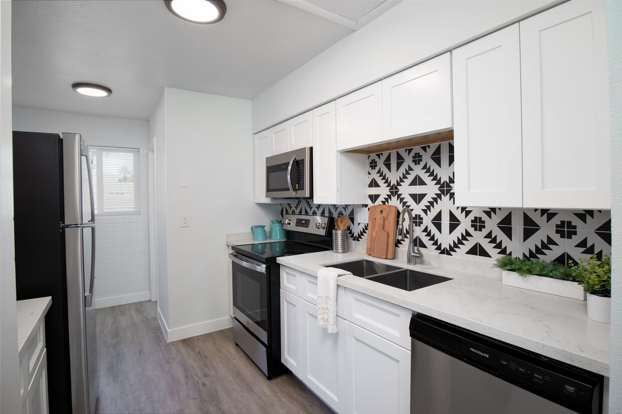 Primary Photo - Oakdale Townhome Apartments