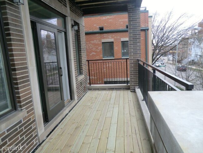 Building Photo - 1508 W Diversey Pkwy