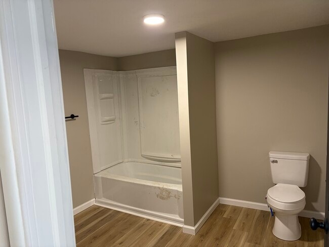 Building Photo - 309 Morton Ave