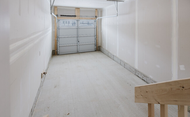 Building Photo - 525 Oldenburg Ave