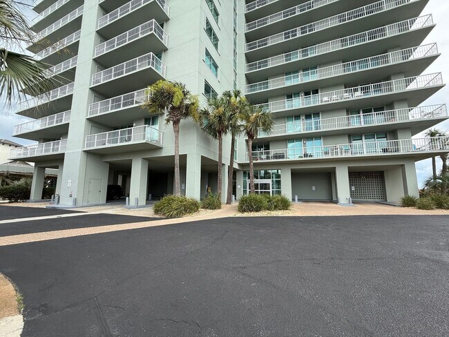 Foto del edificio - Pensacola Beach - Tristian Towers - 2 bedroom, 2 bathroom - Community Pool & Water views