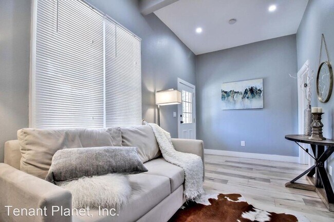 Foto del edificio - 3 br, 2 bath House - 810 Locust Street