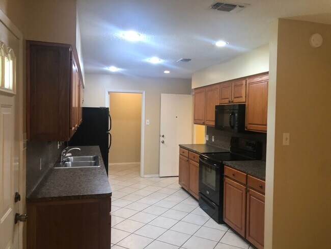 Foto del edificio - 2 Bedroom Single Family