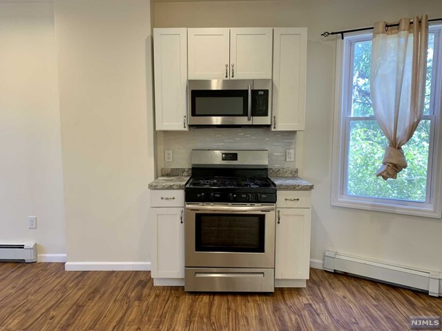 Building Photo - 118 Fort Lee Road, Unit 2