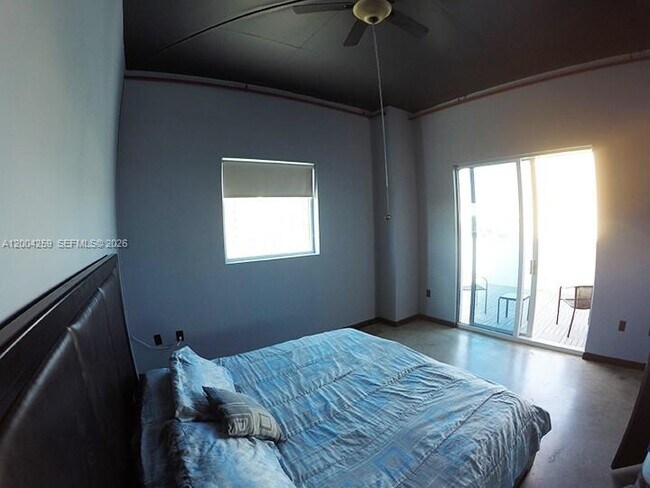 Foto del edificio - 10 SW South River Dr