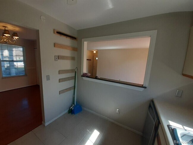 Building Photo - 224 Oakbrooke Dr
