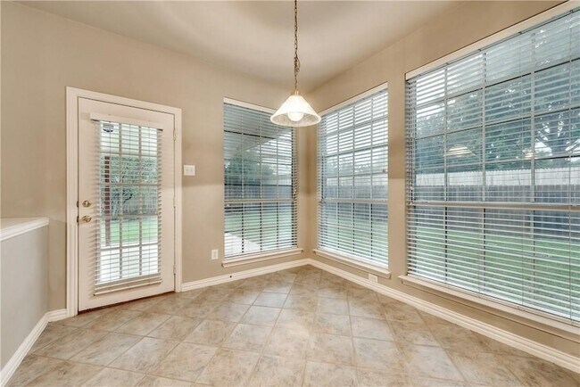 Foto del edificio - 2016 Deer Path Ct