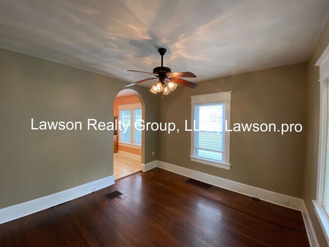 Building Photo - Updated Colonial in Convenient Location