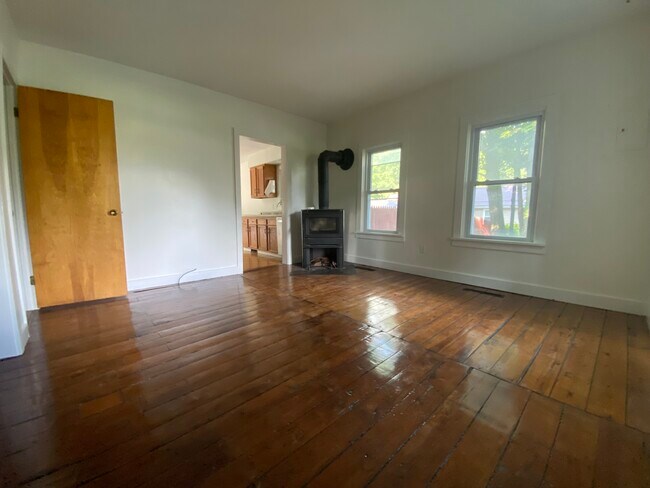 Foto del edificio - 376 Snyder Hill Rd