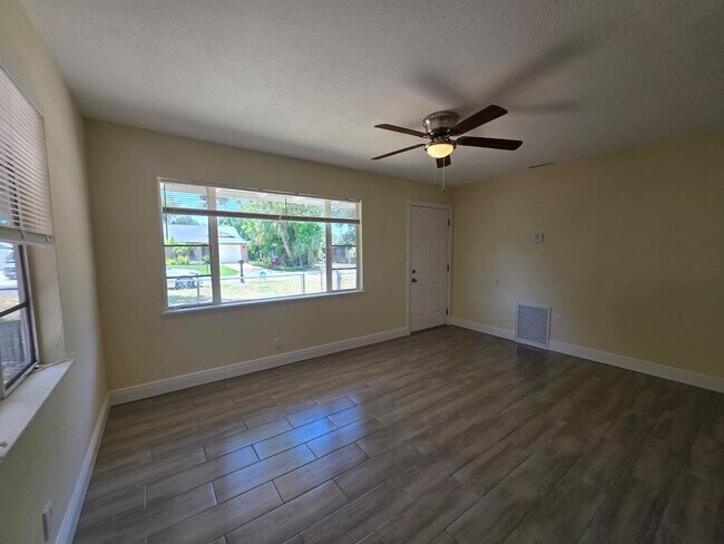 Foto del edificio - Updated 2 Bedroom 1 Bath in Central Gulfport