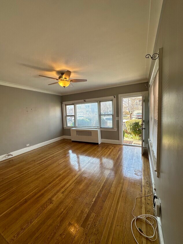 Livingroom - 1616 Library Ave