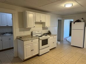 Building Photo - 208 Pilgrim Ave