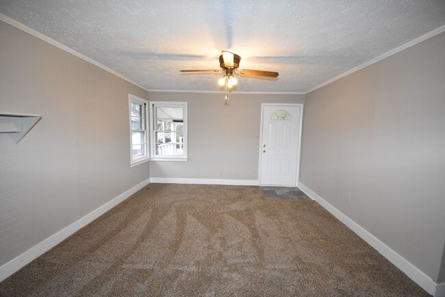 Building Photo - 3 Bedroom Pet Friendly Home For Rent!