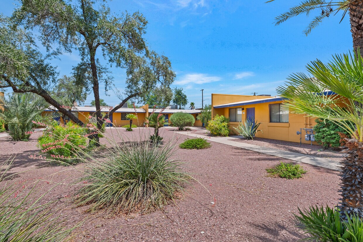 Primary Photo - 350 N Silverbell Rd