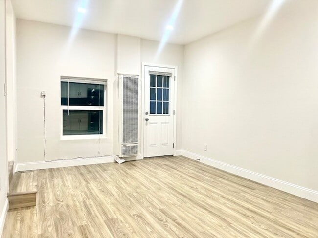 Building Photo - Remodeled 1 BD / 1 BA in Outer Sunset