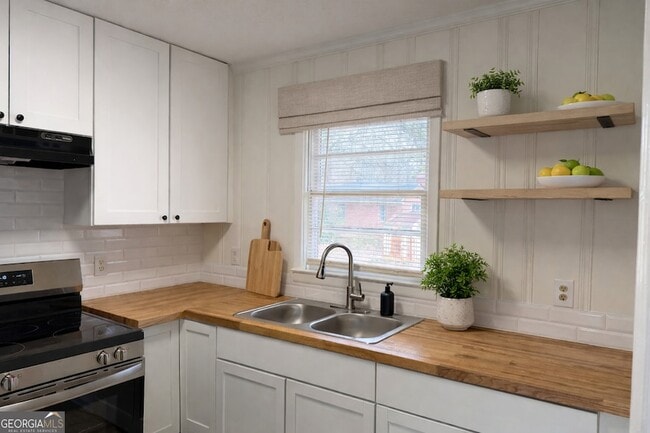 Building Photo - 1065 Nelson St