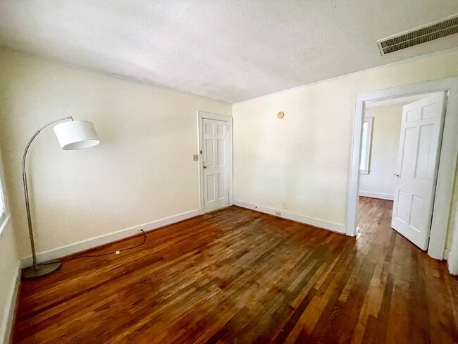 Building Photo - sgreg230