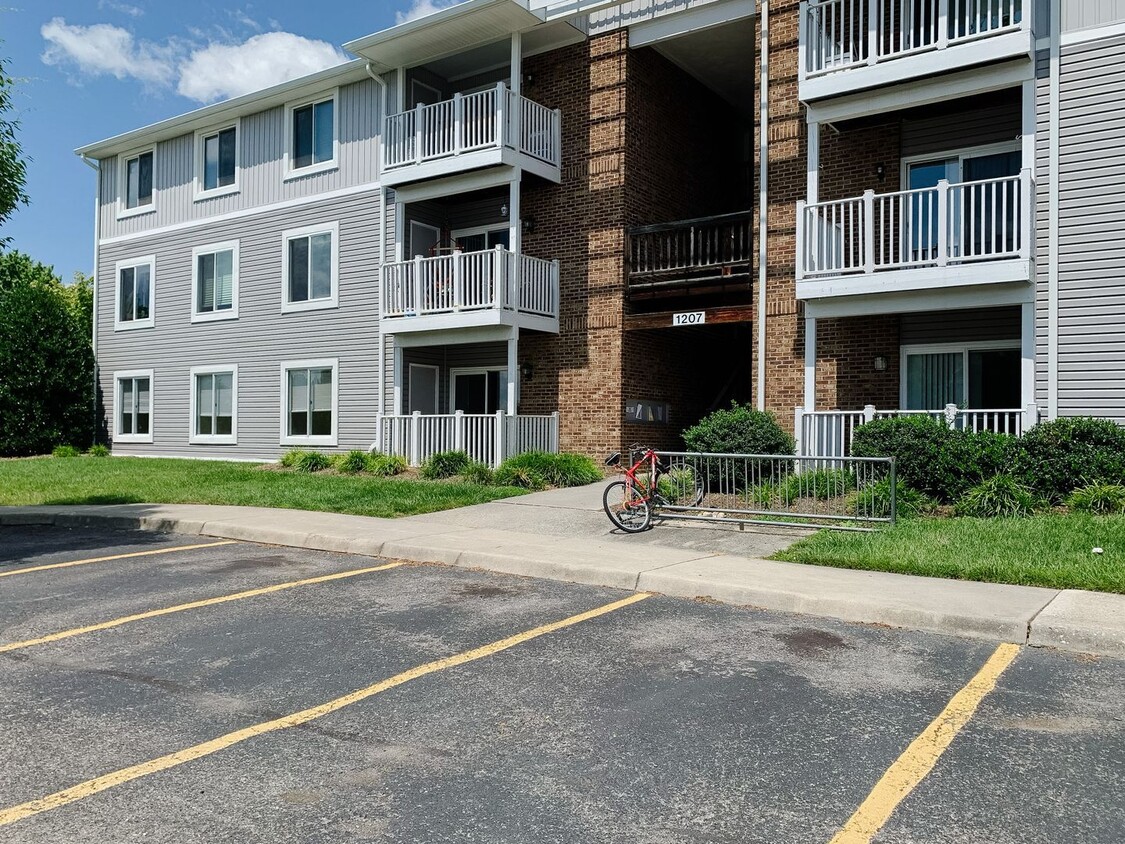 Primary Photo - 4 Bedroom 2 Bath Condo