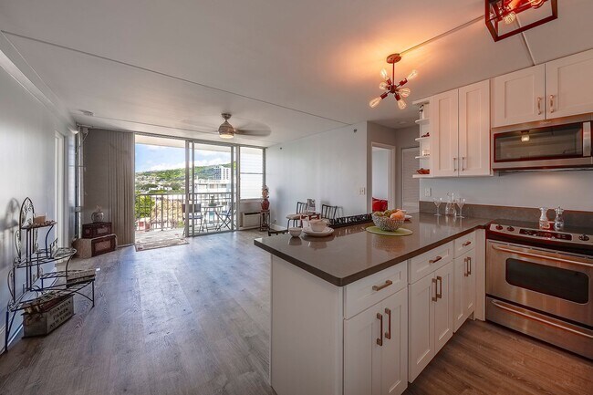 Foto del edificio - Lovely Renovated 2 Bedroom Condo