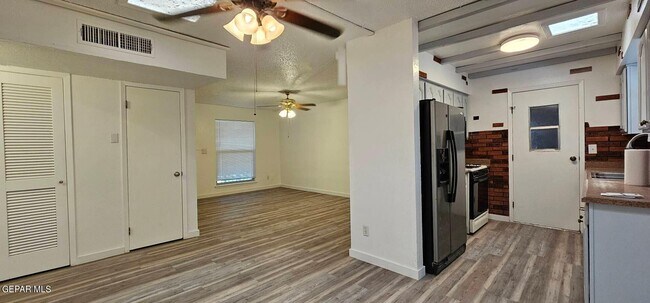 Building Photo - 824 Chapala Ct