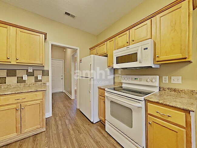 Foto del edificio - 711 Riata Ct