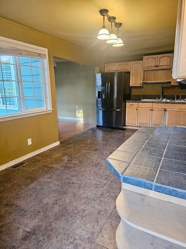Foto del edificio - Beautiful 3 Bedroom/2.5 Bath in Lolo MT!