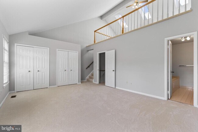 Foto del edificio - 5142 Woodford Dr