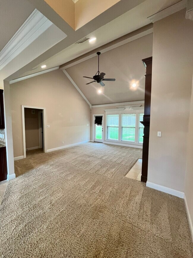 Building Photo - 811 Applewood Trl