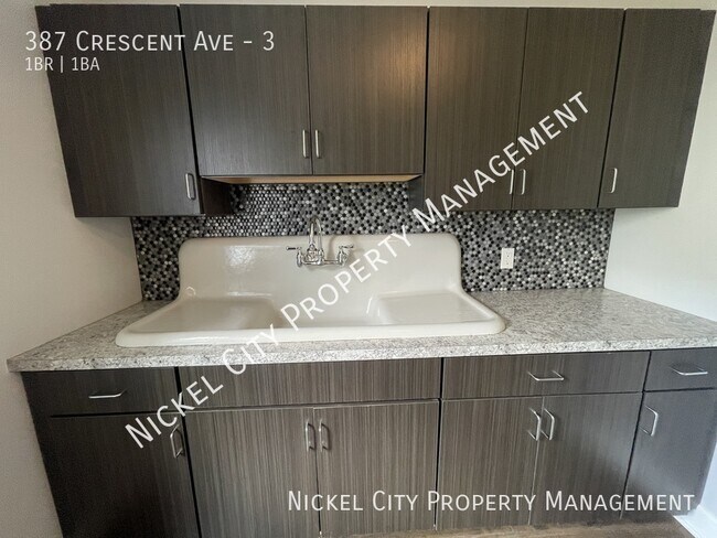 Foto del edificio - 387 Crescent Ave