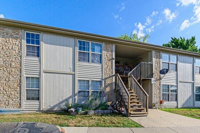 Foto del edificio - Charming 2-Bedroom Home - Look & Lease Special — Take ?500 off your first month’s rent!