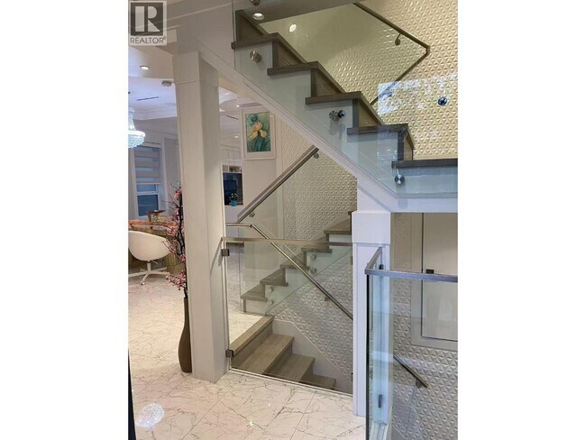 Photo du bâtiment - 3254 E 6th Ave