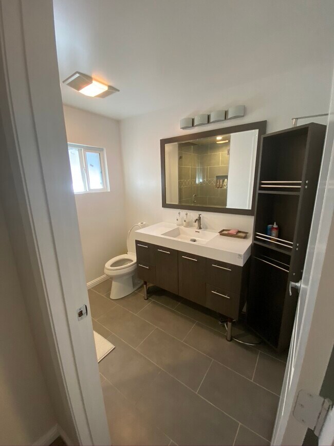Foto del edificio - 1340 Benedict Canyon Dr