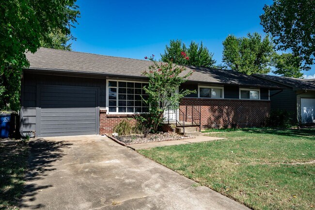 Foto del edificio - 3 Bed 1 Bath MIDTOWN home!!