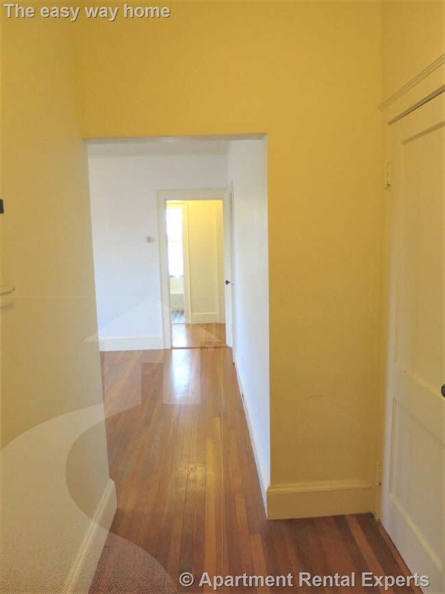 Building Photo - 36 College Ave