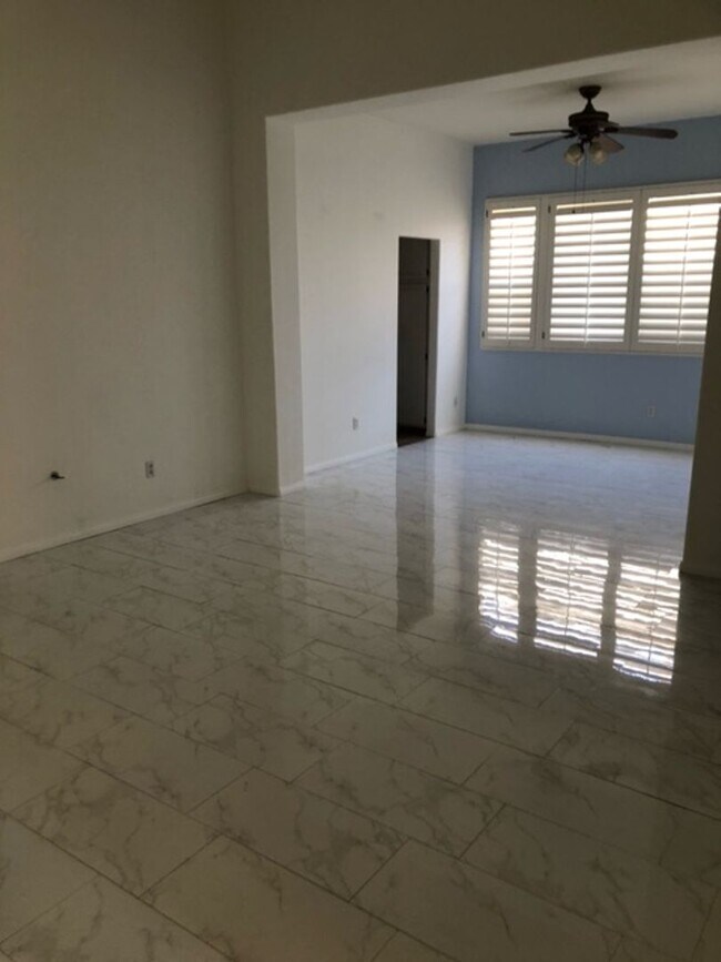 Building Photo - Gorgeous single story pool home with views...