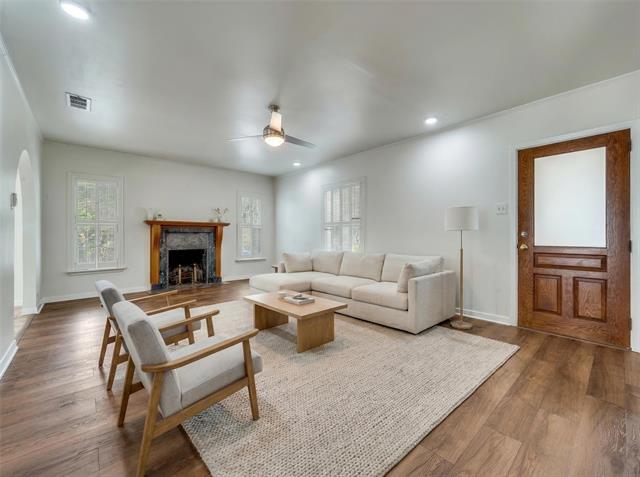 Foto del edificio - 3337 Mockingbird Ln